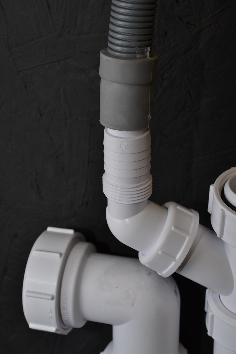 waste pipe connected to the sink drain pipe
